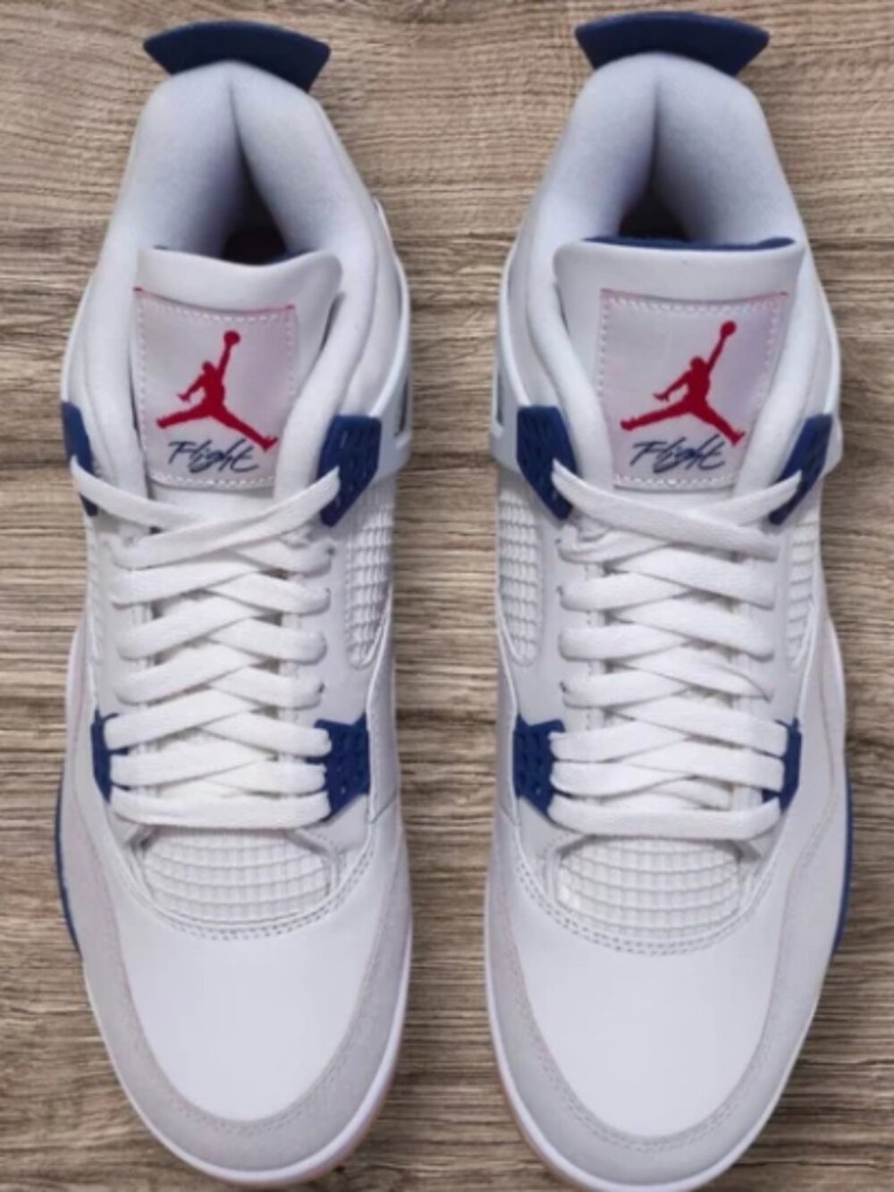Air Jordan 4 Retro SB Navy Sneakers